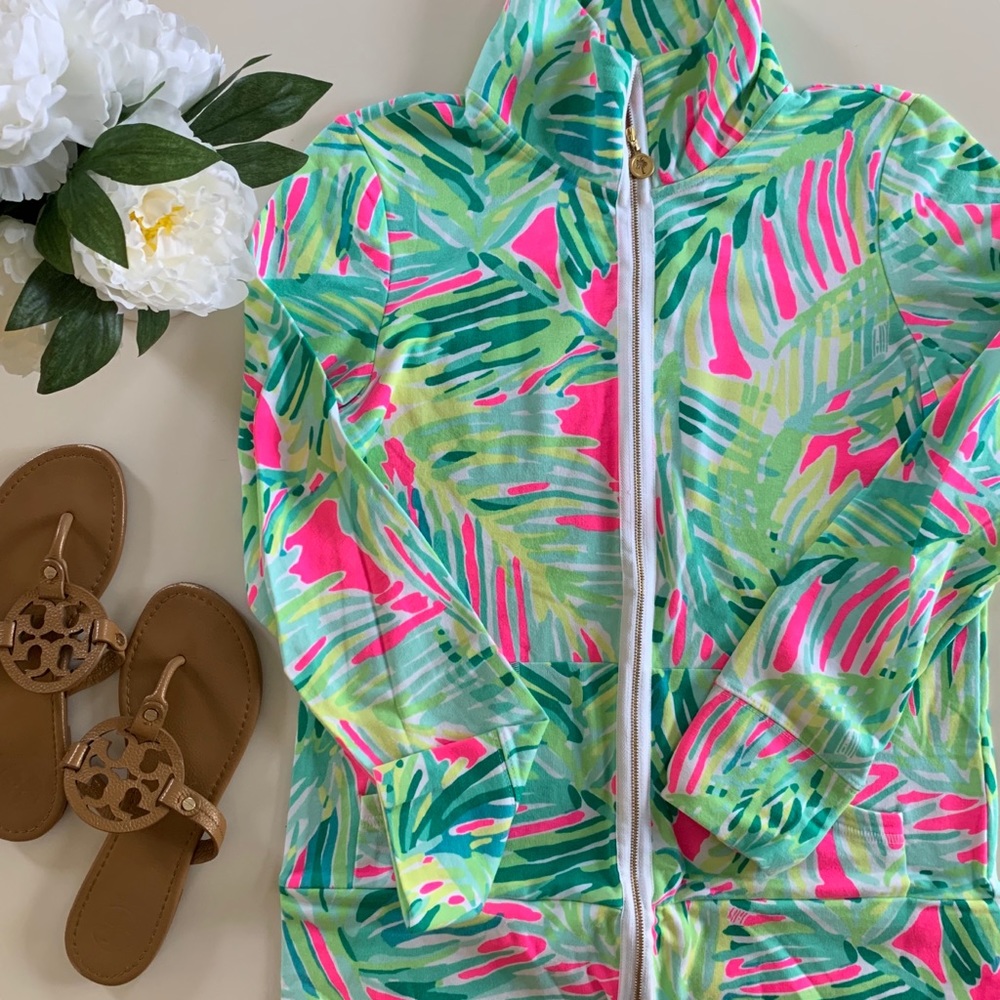 NWOT size M Lilly Pulitzer zip popover